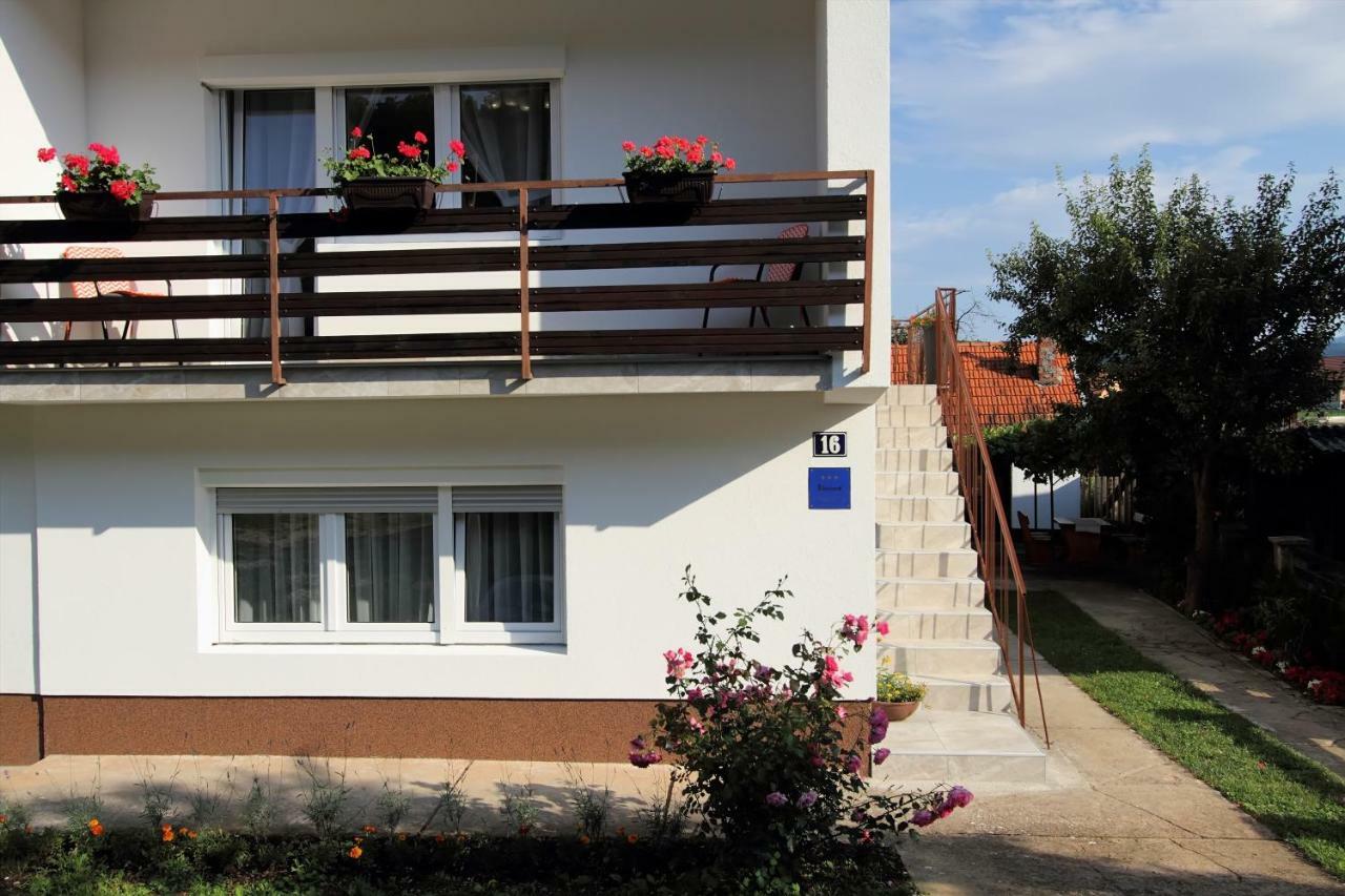 Ferienwohnung Apartman Ana Otočac Exterior foto